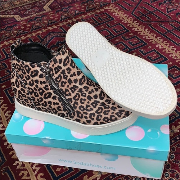 Leopard Zipper Sneakers - Picture 4 of 5